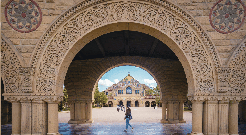 Conheça os principais destinos de intercâmbio da Escola de Medicina e Ciências da Vida da PUCPR