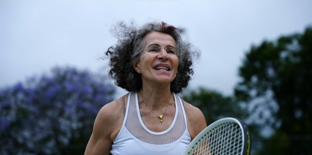 prática de tênis como fonte de juventude para idosos